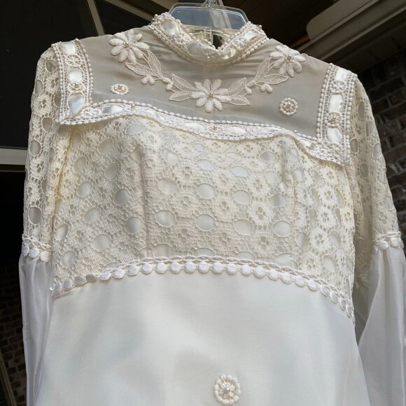 Vintage Wedding Gown and Veil purchased new in 1974. Now valued $1280 - Picture 15 of 17